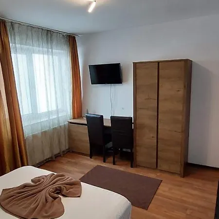 게스트하우스 Pensiunea Riunione 브라쇼브