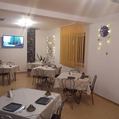 بيت ضيافة Pensiunea Riunione 3*