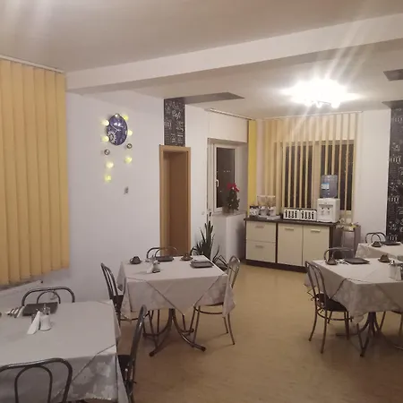 بيت ضيافة Pensiunea Riunione براشوف