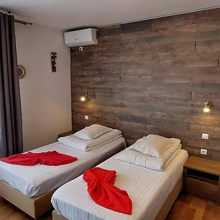 بيت ضيافة Pensiunea Riunione 3*