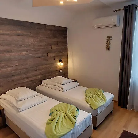 게스트하우스 Pensiunea Riunione 브라쇼브